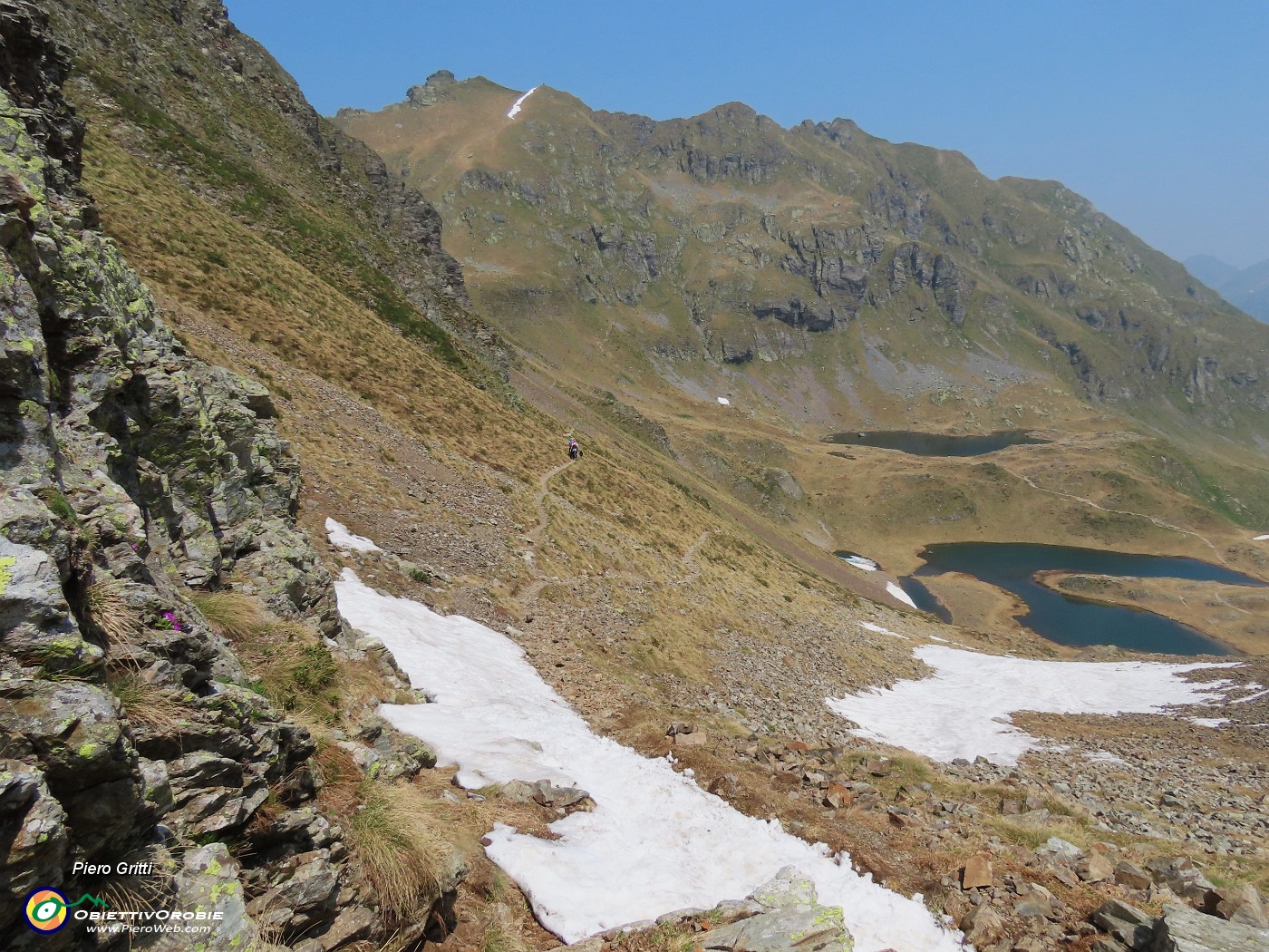 64 Alla Bocchetta Triomen (2205 m) con vista sui Laghi e Monte Ponteranica.JPG